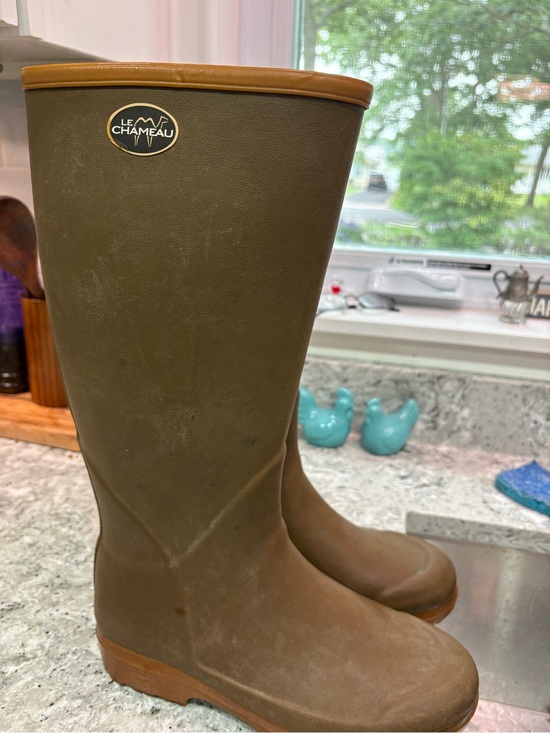 le chateau Shoes - le chameau olive rubber boot with tan trim logo